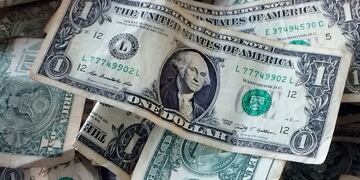 El dólar bajó casi 20 centavos y finalizó por debajo de los $43