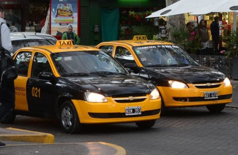 Un 50% de los taxistas de Mendoza perdieron sus trabajos por la pandemia