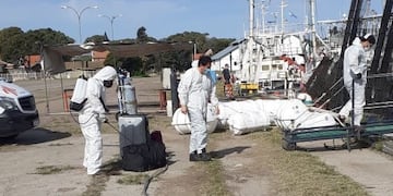 Trasladaron a tripulantes del pesquero que llegó a Puerto Belgrano