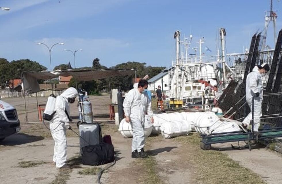 Trasladaron a los tripulantes del pesquero que registró positivos de COVID