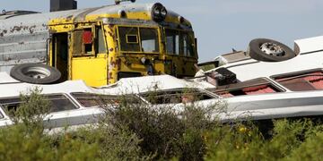 Handout photo released by Roberto Lima a school bus and a freight train after colliding in Zanjitas, San Luis province, Argentina on November 2, 2011\u002E Seven schoolgirls and a school official were killed Wednesday when a freight train struck a school bus in Argentina's western province of San Luis, authorities said\u002E AFP PHOTO / ROBERTO LIMA\r\n zanjitas san luis tragico accidente vial micro atropellado por tren san luis tragedia accidente niños muerte colectivo escolar tren carga choque accidente muerte