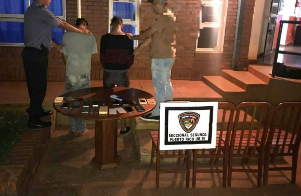 La Policía detuvo a un dúo que robó once celulares en Puerto Rico