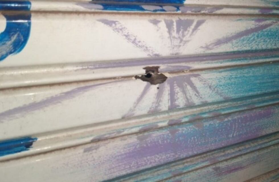 Quedó registrado el ataque a balazos en la casa de un referente sindical en Villa Gobernador Gálvez