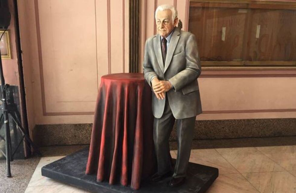 Gerardo Sofovich ya tiene su estatua en Avenida Corrientes