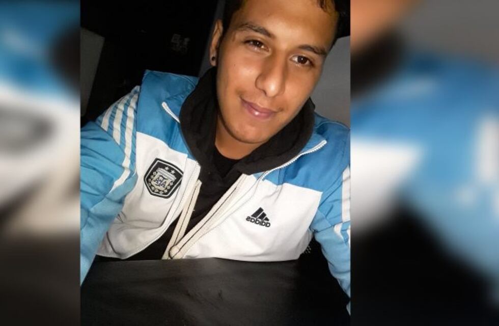 Recibió una puñalada al defender a un amigo y murió