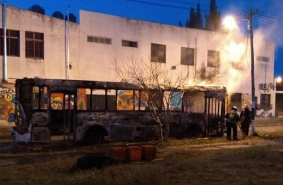 Laferrere: un hombre quemó vivo a su compañero colectivero porque sospechaba que era el amante de su novia