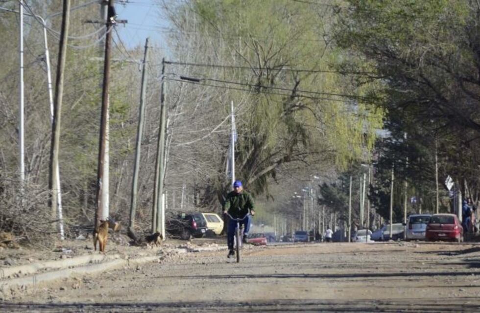 Iniciaron los trabajos de pavimentación de la calle Choele Choel en Valentina Sur