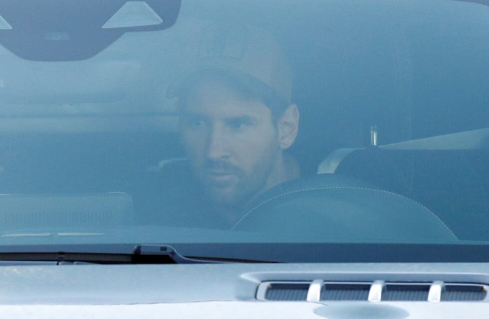 Tras semanas de tensión, así llegó Leo Messi a los entrenamientos del Barcelona