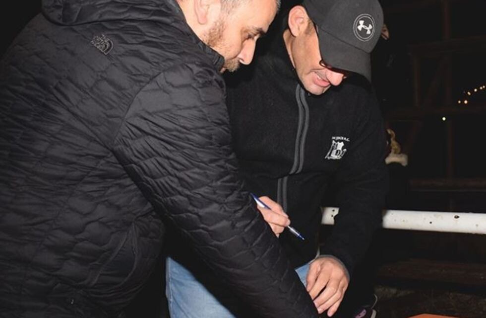 lntendente firmó un convenio con el club San Jorge para la finalizar la obra del SUM