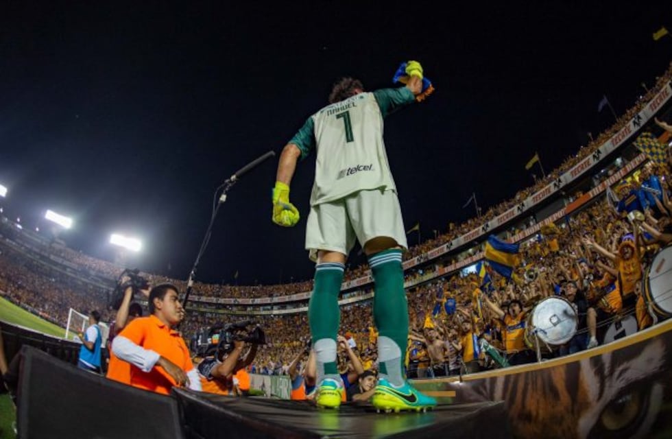Nahuel Guzmán fue elegido mejor arquero de la historia en México