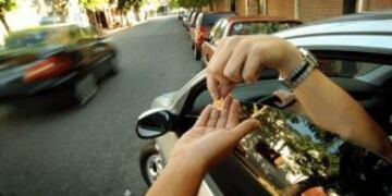 Nene trabajando como trapito