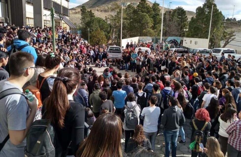 Hoy se movilizan los universitarios contra el ajuste y por mejora salarial