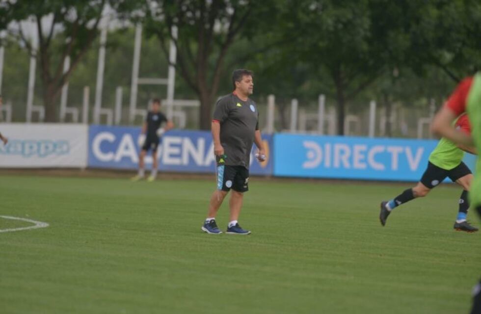 En fotos, así fue la primera práctica de Caruso Lombardi como DT de Belgrano