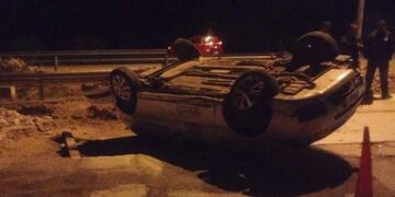 Dos hombres que viajaban desde Buenos hacia Mendoza volcaron en la Autopista de las Serranías Puntanas, cerca de Balde\u002E