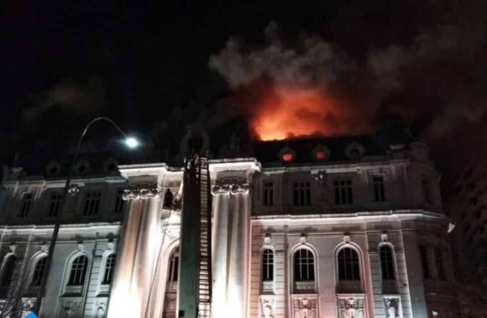 Se incendió el edificio del Banco Nación en Bahía Blanca