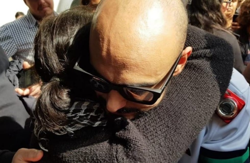 La emotiva reacción de Abel Pintos cuando se encontró con una fan que hace años quería una foto