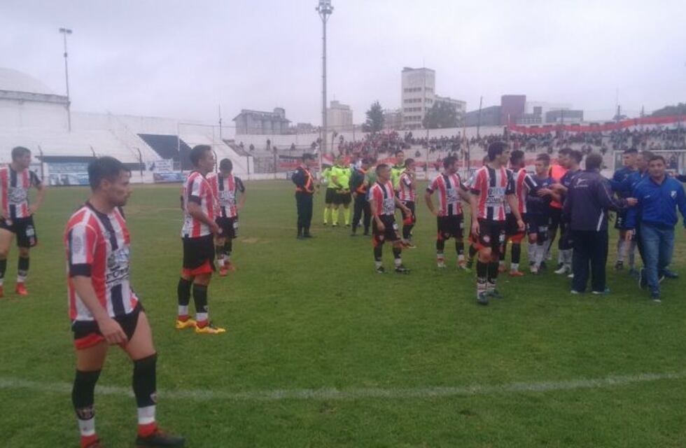 Juniors goleó por la semifinal de ida en el Federal C