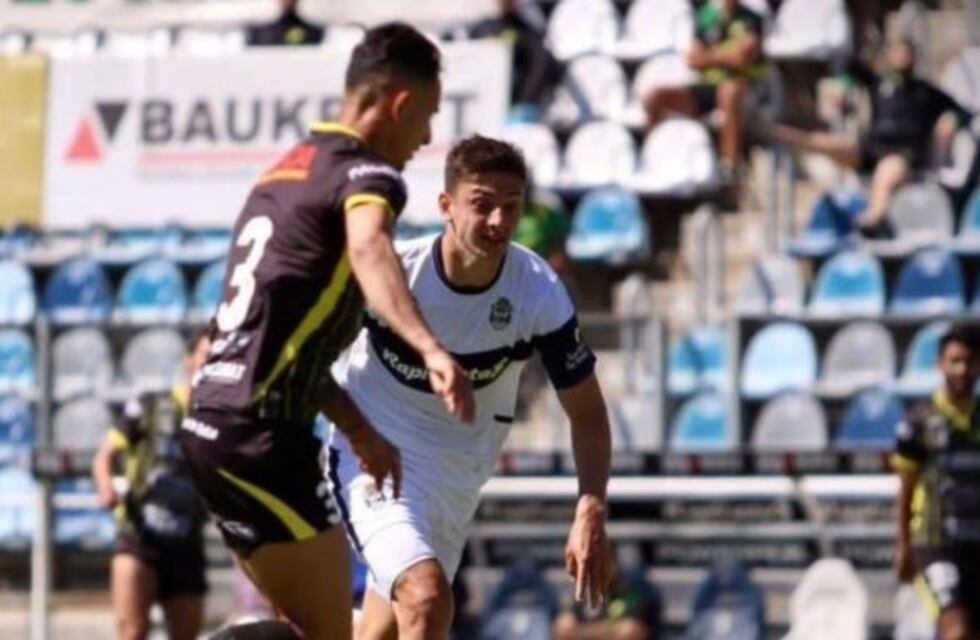 Sin la presencia de Maradona, Gimnasia perdió ante Defensa y Justicia en un amistoso