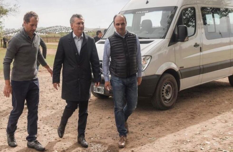 Macri visitó a tamberos y una fábrica en su recorrido por el sur santafesino