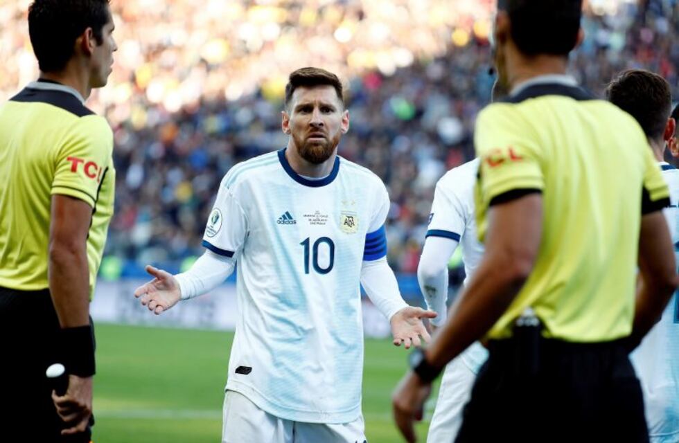 La AFA presentó su defensa para que Conmebol no sancione a Lionel Messi