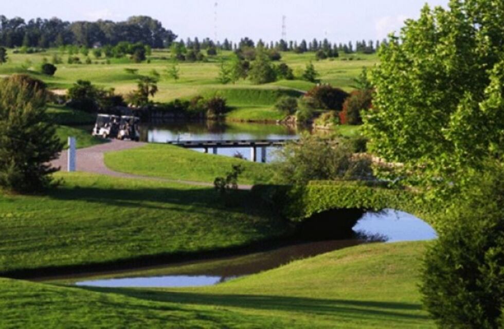 Encuentran el cadáver de un hombre en un campo de golf de Pilar