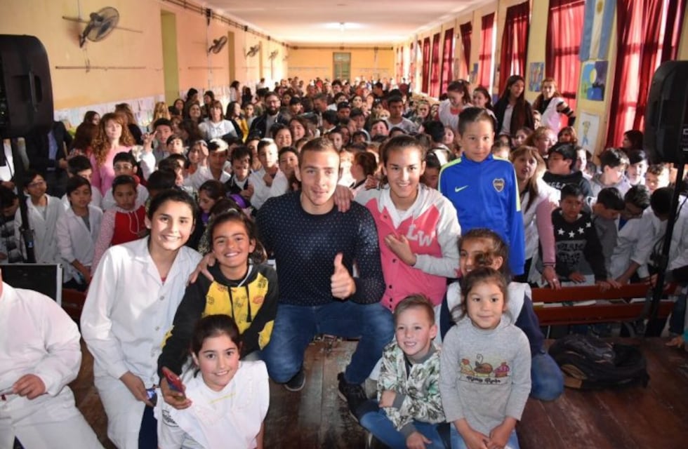 La escuela donde Marco Ruben cursó la primaria sumó una biblioteca futbolera con su nombre