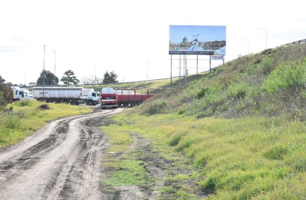 Macabro hallazgo: encontraron sin vida a una beba entre pastizales en zona sur