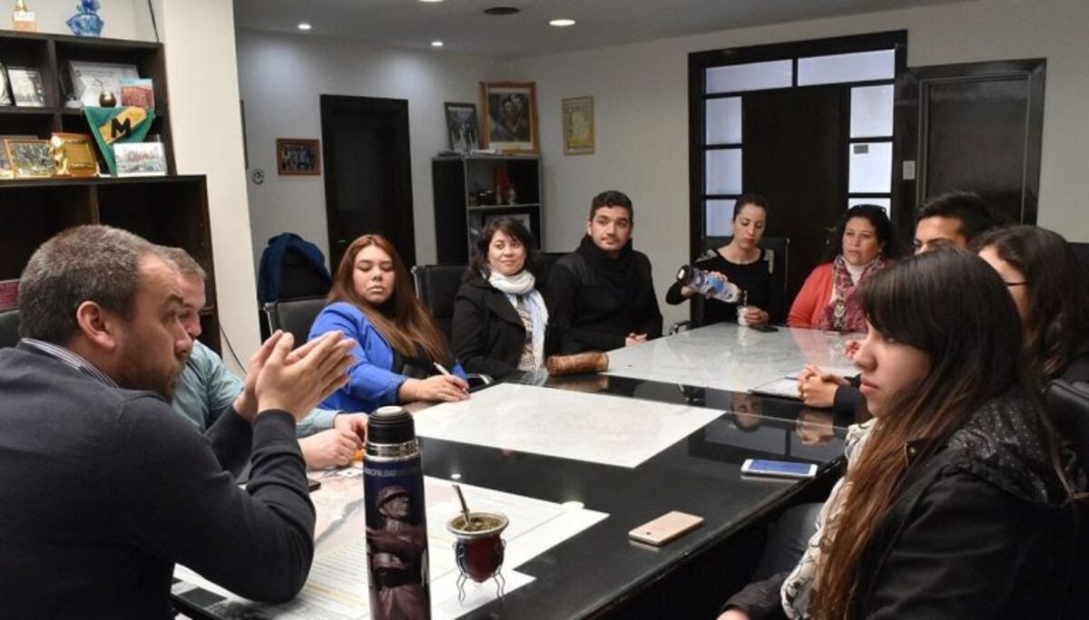 Alumnos Colegio N° presentron proyecto de separación de residuos al Intendente