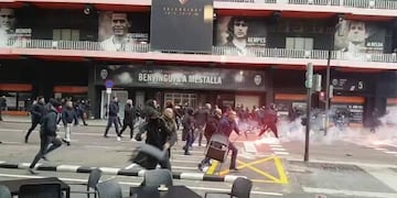 Violencia en el fútbol: feroz pelea entre hinchas del Valencia y Barcelona en Mestalla