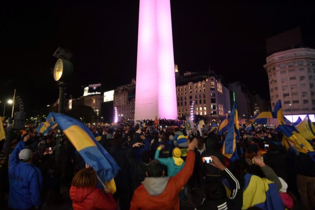 DYN57, BUENOS AIRES 20/06/2017, HINCHAS DE BOCA FESTEJAN EL CAMPEONATO EN EL OBELISCO\u002EFOTO:DYN/TONY GOMEZ\u002E