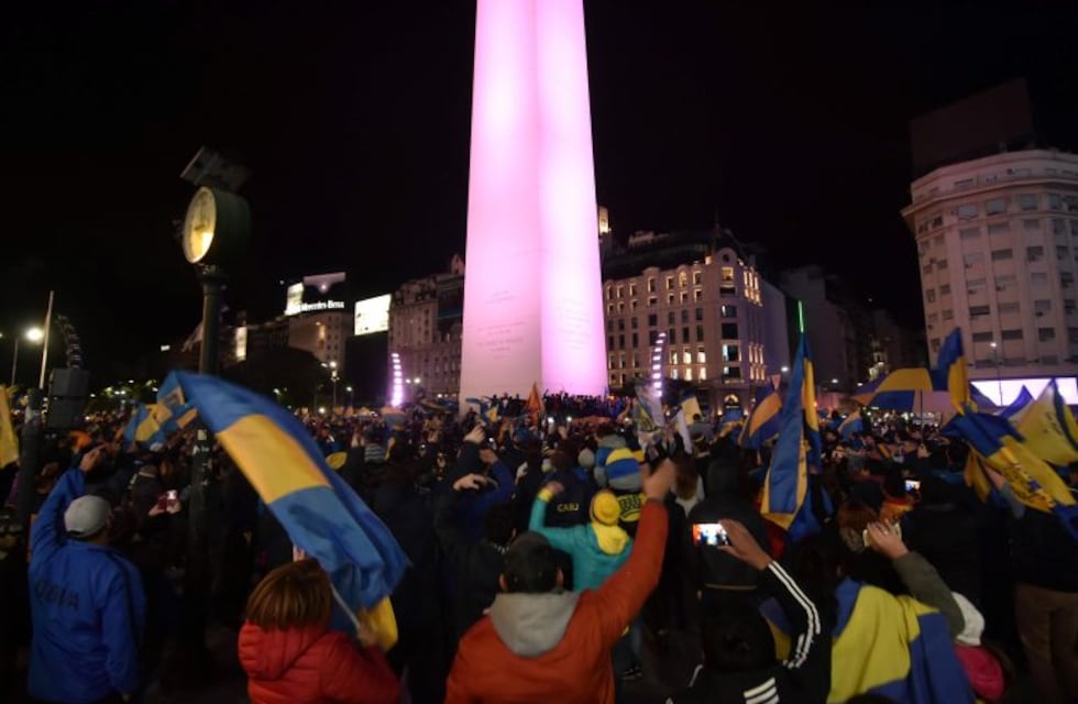 Boca campeón: el Obelisco se tiñó de azul y oro