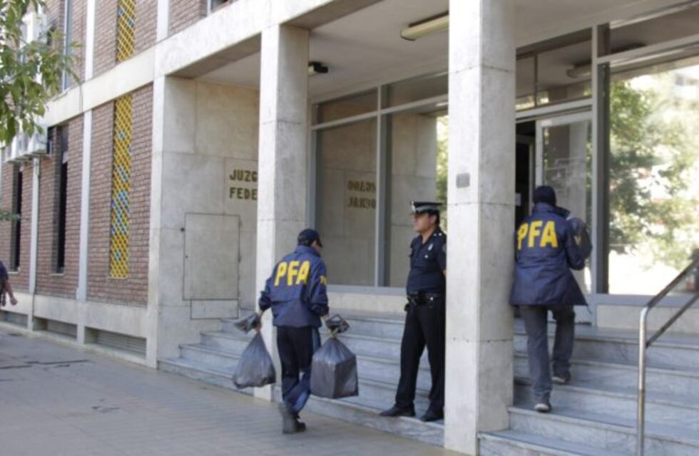 Llevó droga al Juzgado Federal para denunciar y ahora lo investigan a él