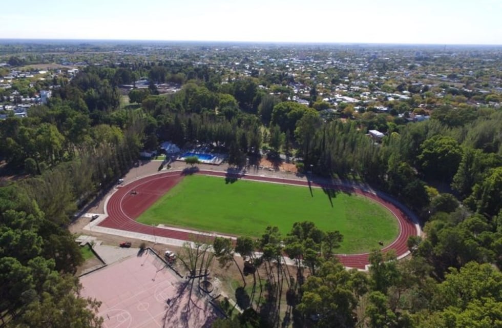 San Rafael inaugura una pista atletismo que es modelo en Cuyo