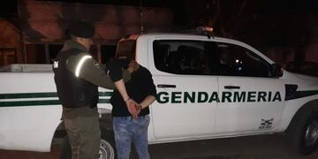 El acusado estaba armado y llevaba la droga fraccionada para la venta\u002E (Ministerio de Seguridad de la Nación)