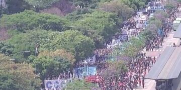 Cuatro marchas simultáneas generaron un caos en la 9 de Julio durante cinco horas\u002E
