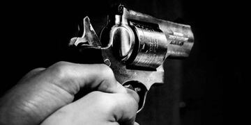 Foto ilustrativa, amenazó a su pareja a punta de pistola