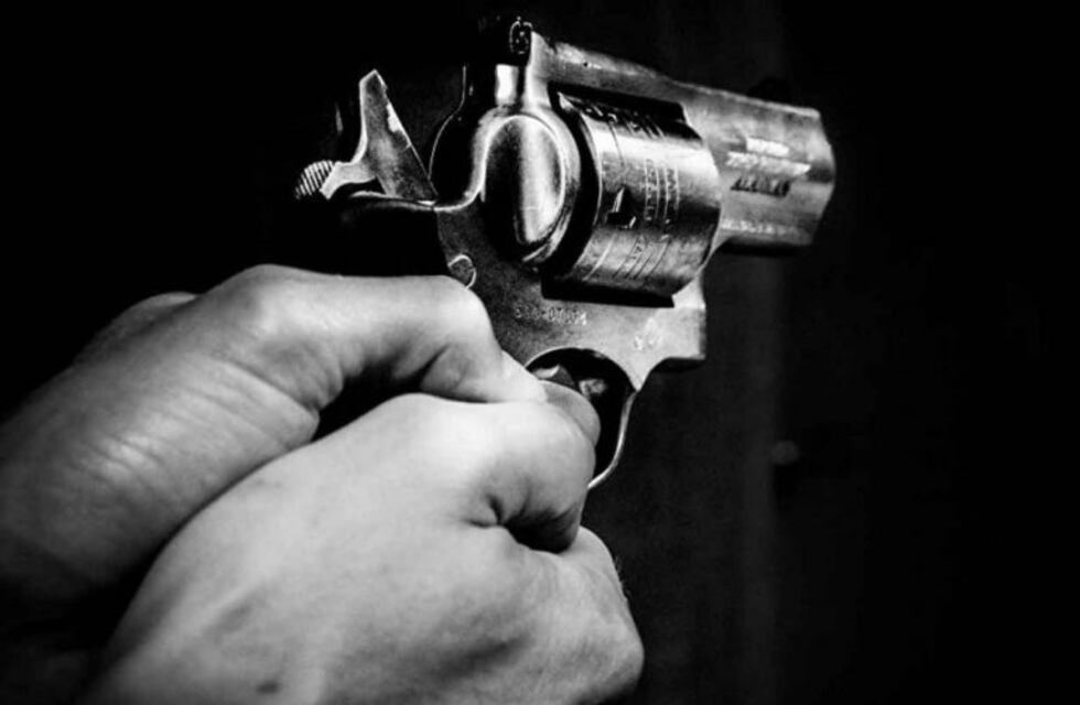 Amenazó a su pareja con un revólver y fue detenido