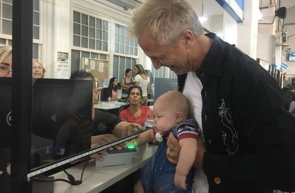 Mirko dejó sus huellas y ya es ciudadano argentino