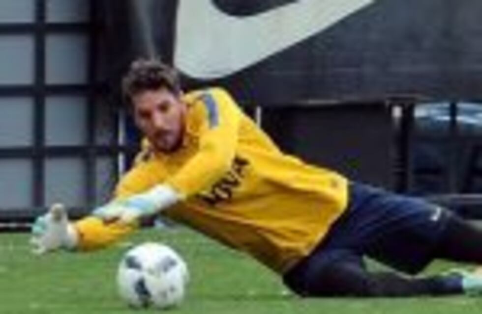 Sara sufrió un golpe en el hombro derecho y no pudo concluir la práctica de Boca