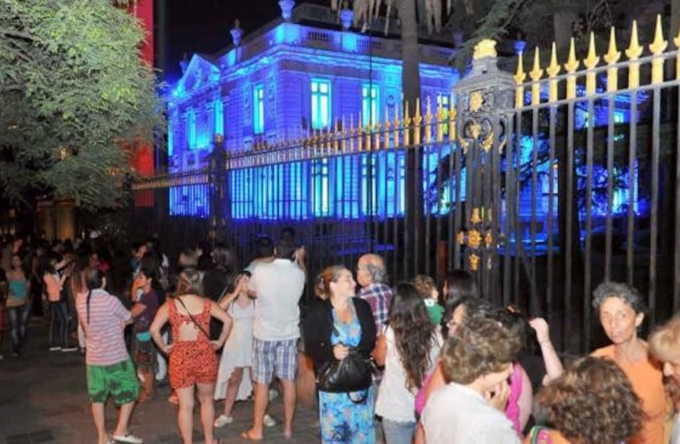 Más de 200 mil personas fueron a los museos con linternas
