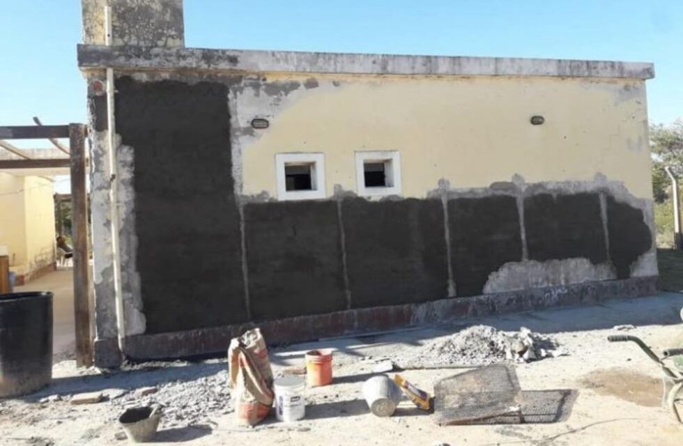 Tres jóvenes refaccionaron el centro comunitario en donde cumplieron el aislamiento