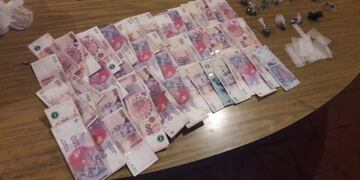 En el allanamiento en Granadero Baigorria lograron secuestrar droga y dinero en efectivo\u002E (Min\u002E de Seguridad)
