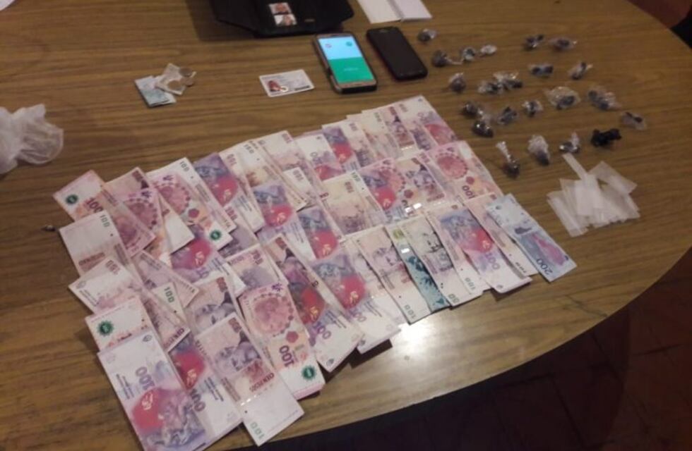 Droga, dinero y dos detenidos tras recuperar una casa usurpada en Baigorria