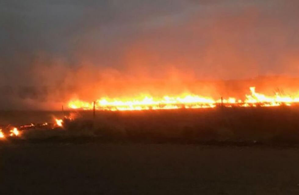 Combaten dos importantes incendios en Córdoba