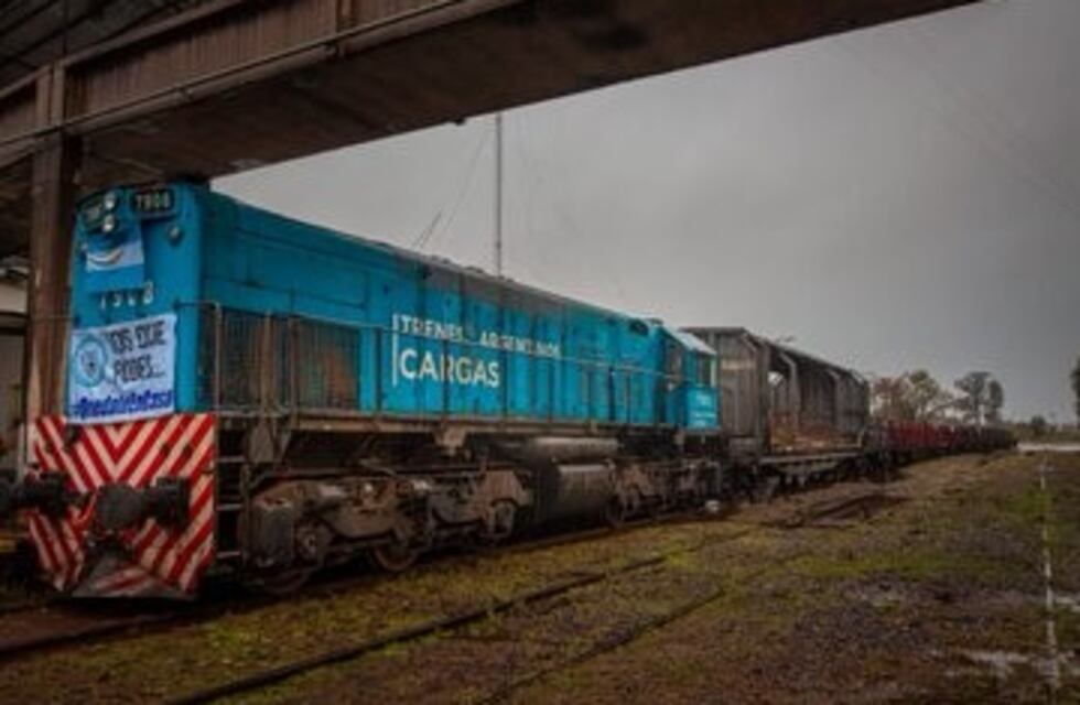 El tren de cargas parte de regreso a Buenos Aires con agua y pasta celulósica entre otros productos