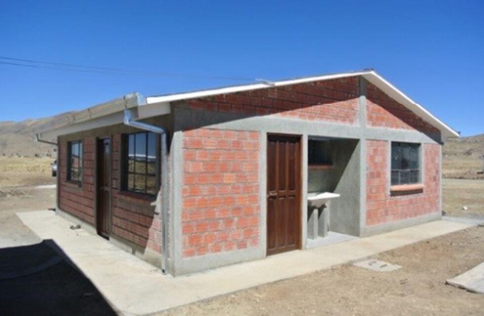 Hace diez años que esperan que el IPV les haga su casa