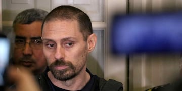 El argentino Ibar Pérez Corradi habla con la prensa tras salir de la sede de la Fiscalía en Asunción (Paraguay) hoy, lunes 20 de junio de 2016\u002E Crédito: EFE/Andrés Cristaldo Benítez\u002E