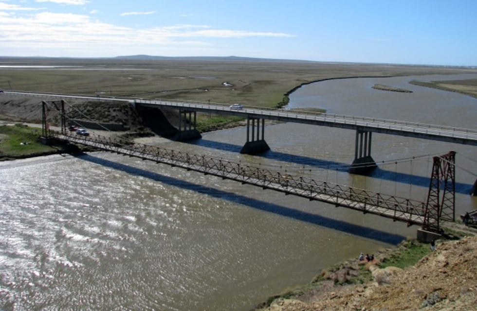 Arriesgó su vida y salvó a dos niños del río