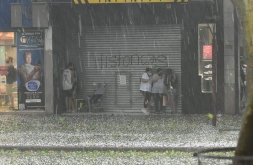 Impactantes imágenes de la terrible lluvia y granizo en el Gran Mendoza