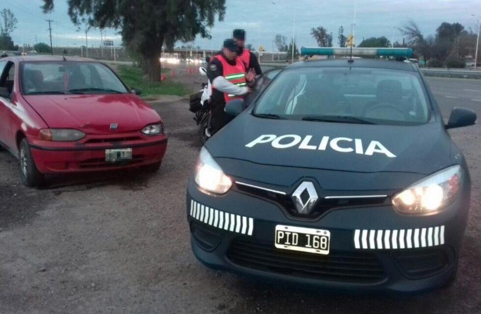 Dos policías fueron atropellados en pleno control vial